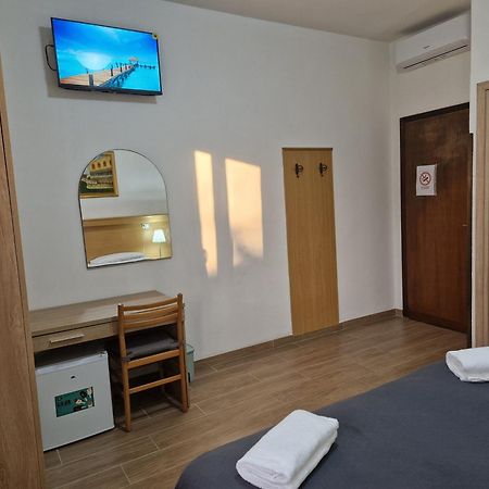 Hotel Tito Mestre Exteriör bild