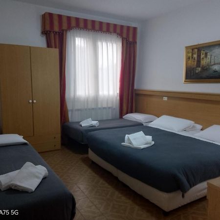 Hotel Tito Mestre Exteriör bild
