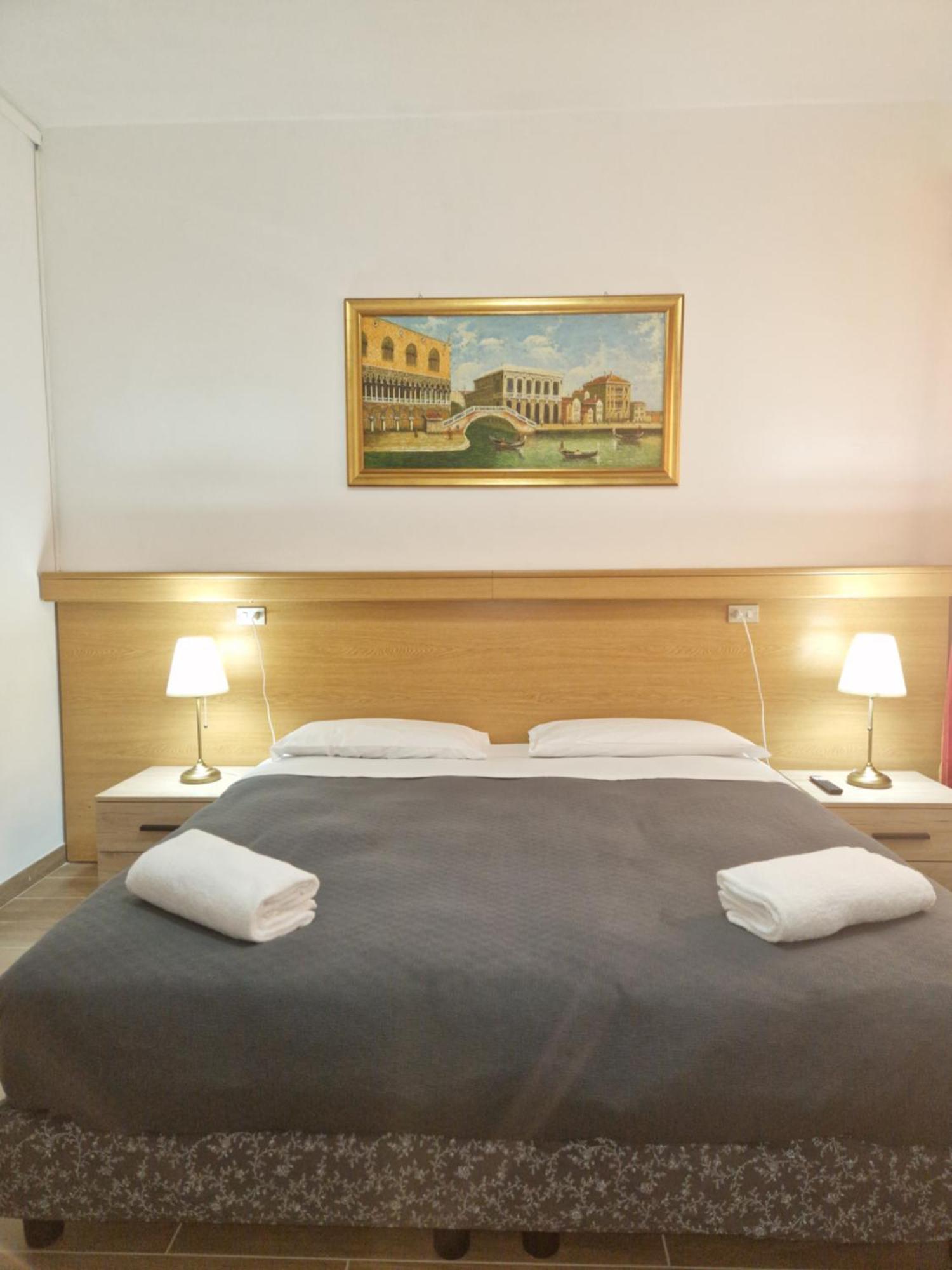 Hotel Tito Mestre Exteriör bild