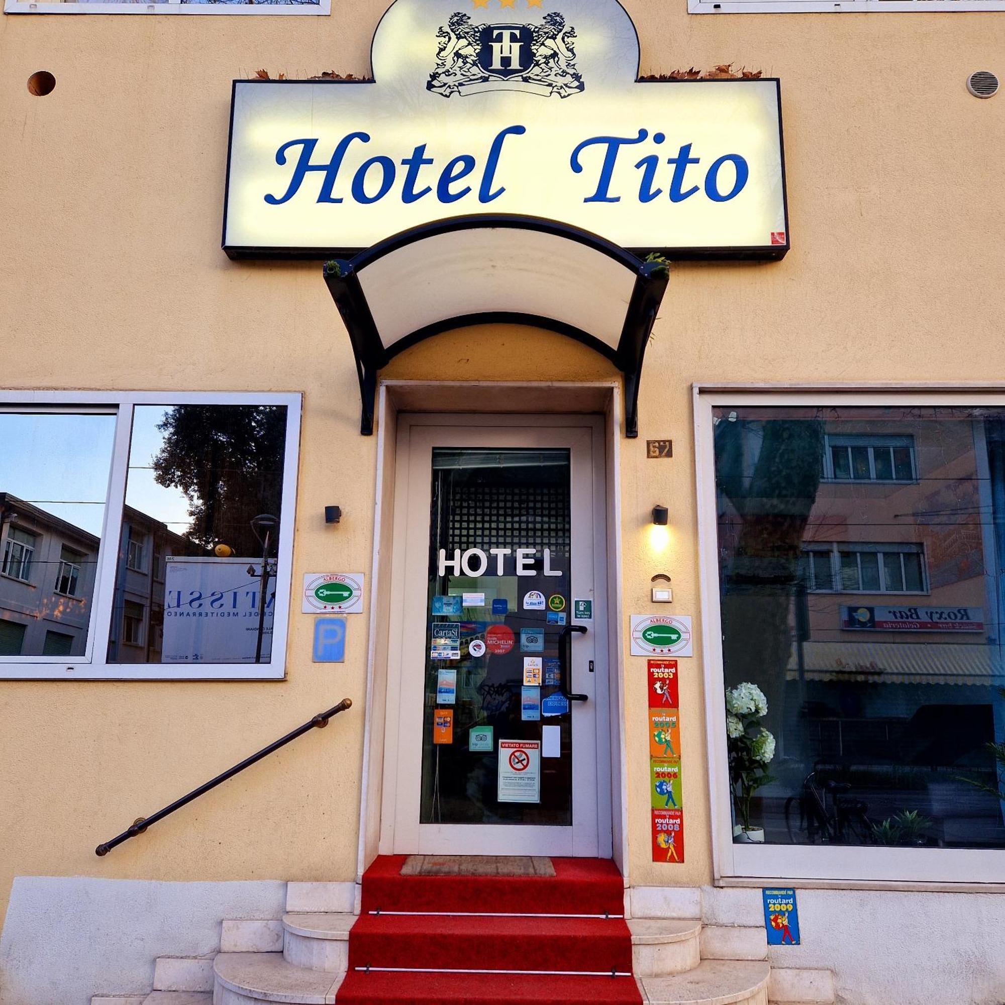 Hotel Tito Mestre Exteriör bild