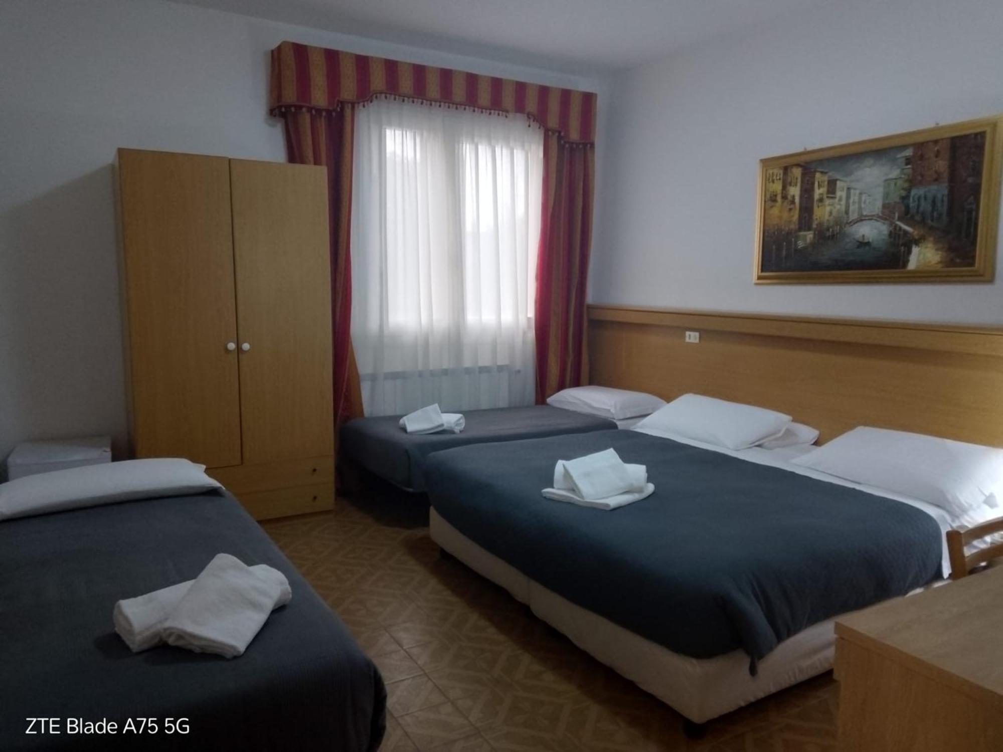 Hotel Tito Mestre Exteriör bild