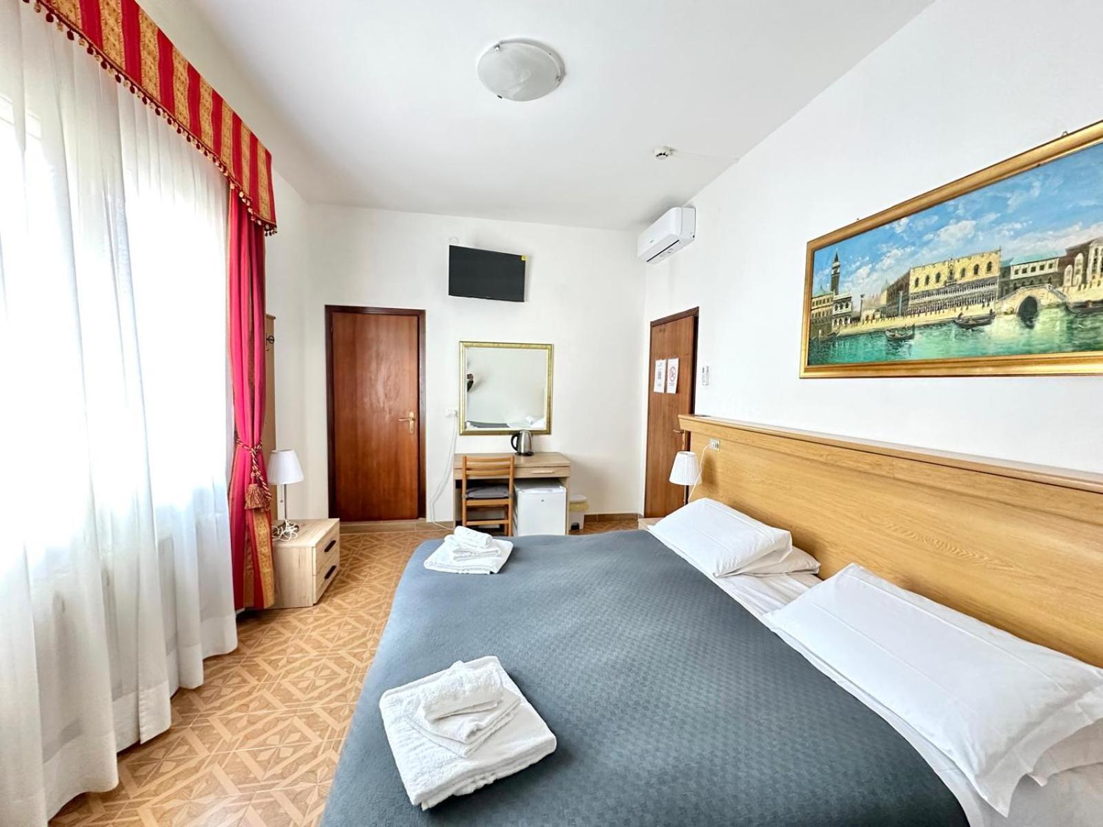 Hotel Tito Mestre Exteriör bild