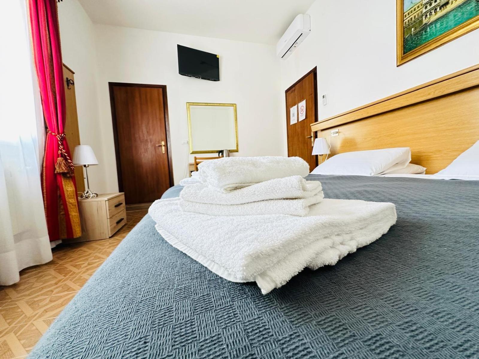 Hotel Tito Mestre Exteriör bild