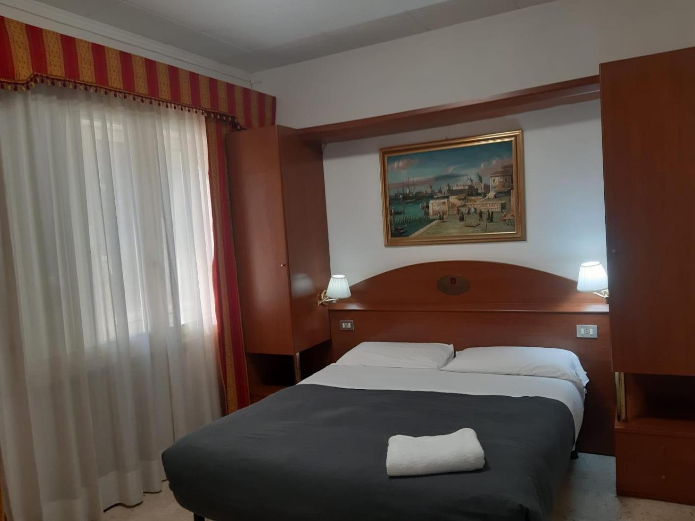 Hotel Tito Mestre Exteriör bild